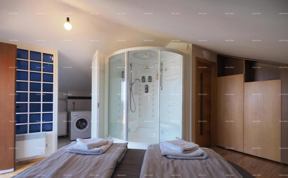 Funtana, Prodaja kamene kuće s pogledom na more