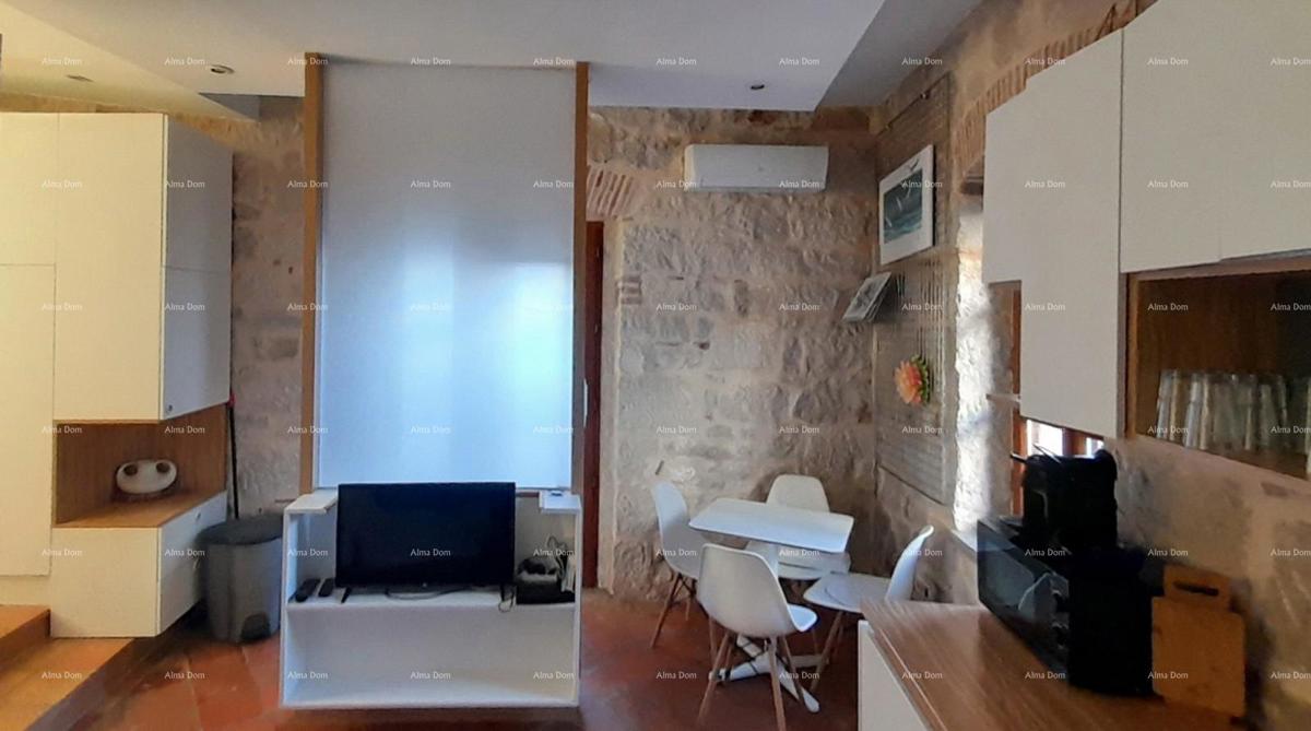 Funtana, Prodaja kamene kuće s pogledom na more