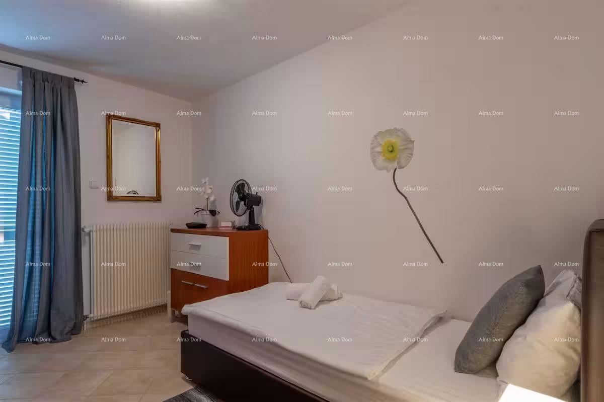 Odlična priložnost! Prodaja - atraktivna hiša s bazenom in urejenim dvoriščem, Banjole!