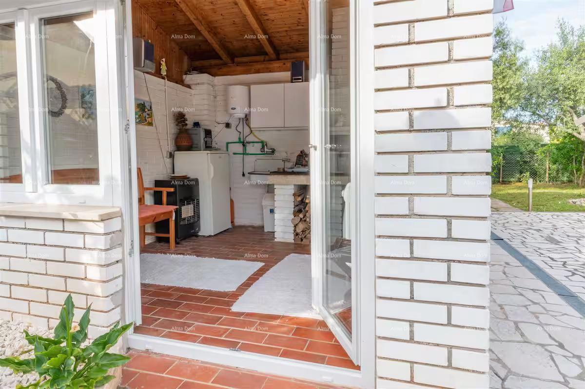 Odlična priložnost! Prodaja - atraktivna hiša s bazenom in urejenim dvoriščem, Banjole!