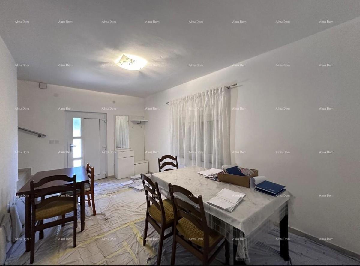 Hiša z dovoljenjem za gradnjo 4 stanovanj!