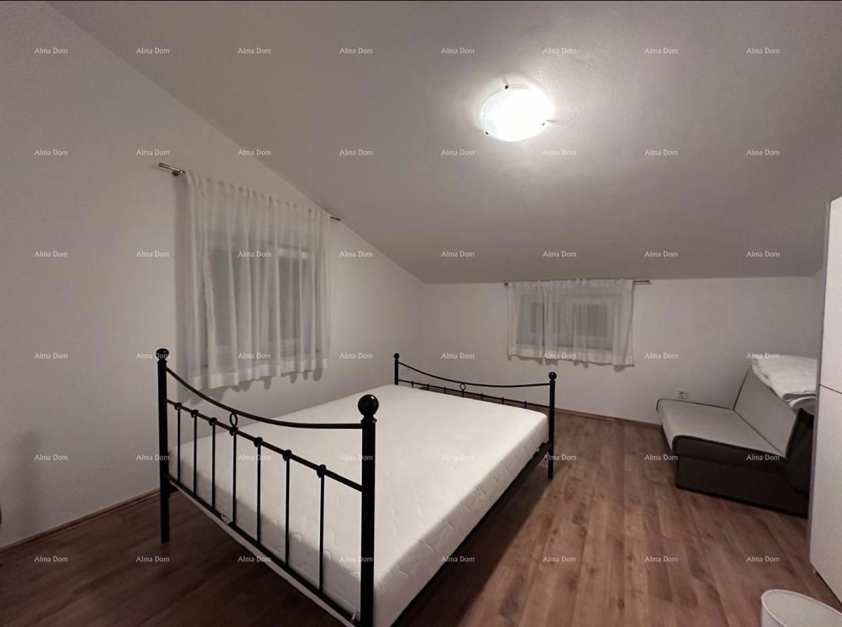 Hiša z dovoljenjem za gradnjo 4 stanovanj!