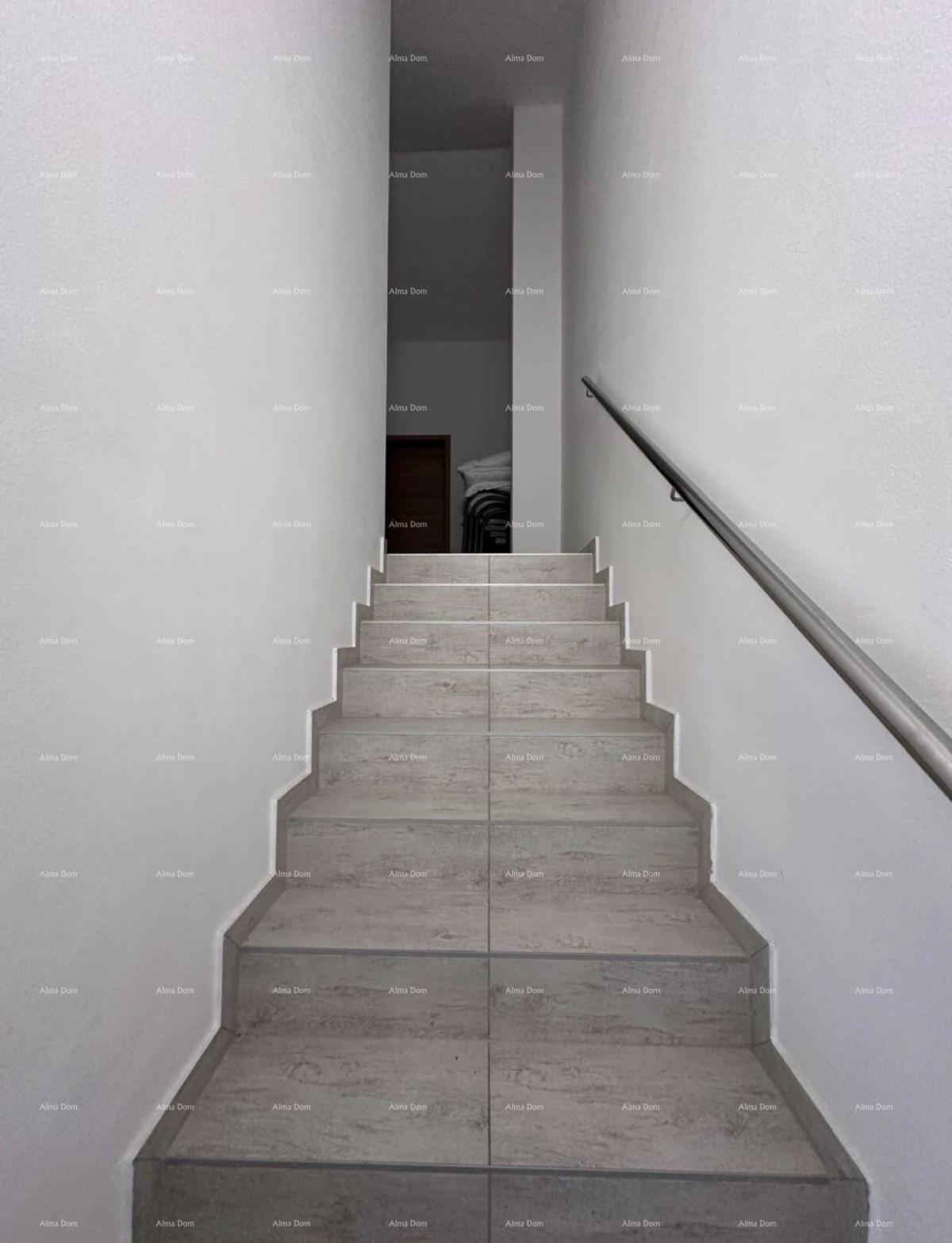 Hiša z dovoljenjem za gradnjo 4 stanovanj!