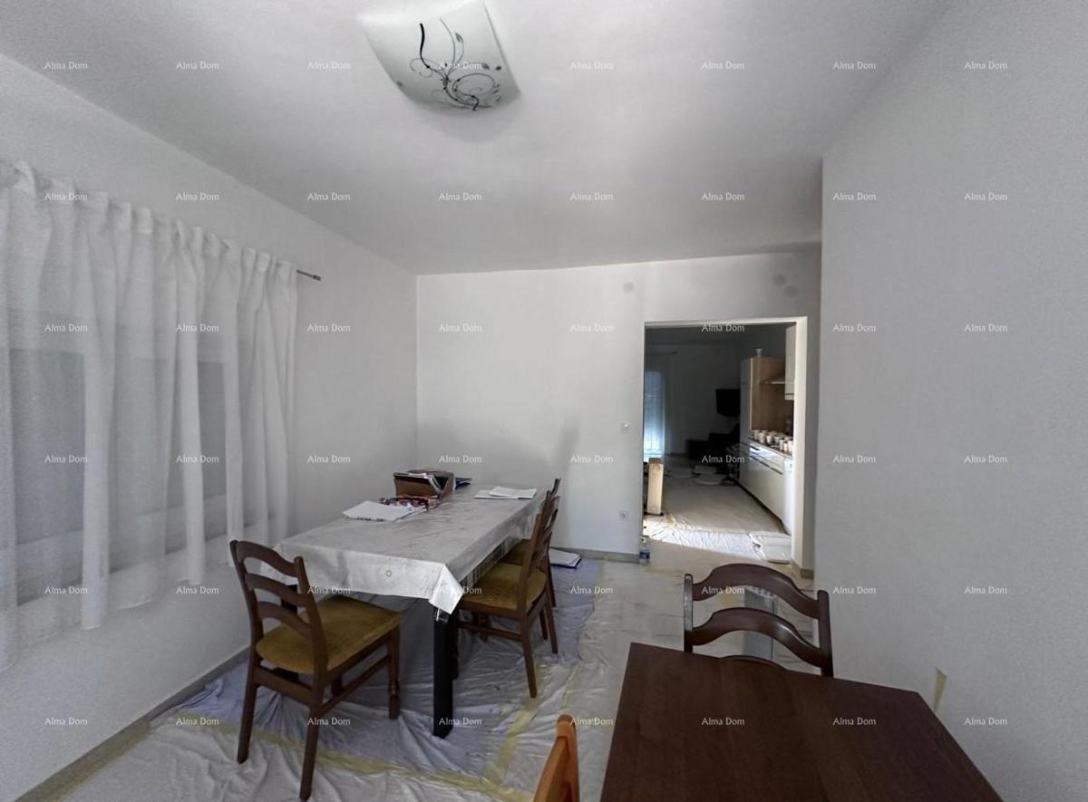 Hiša z dovoljenjem za gradnjo 4 stanovanj!