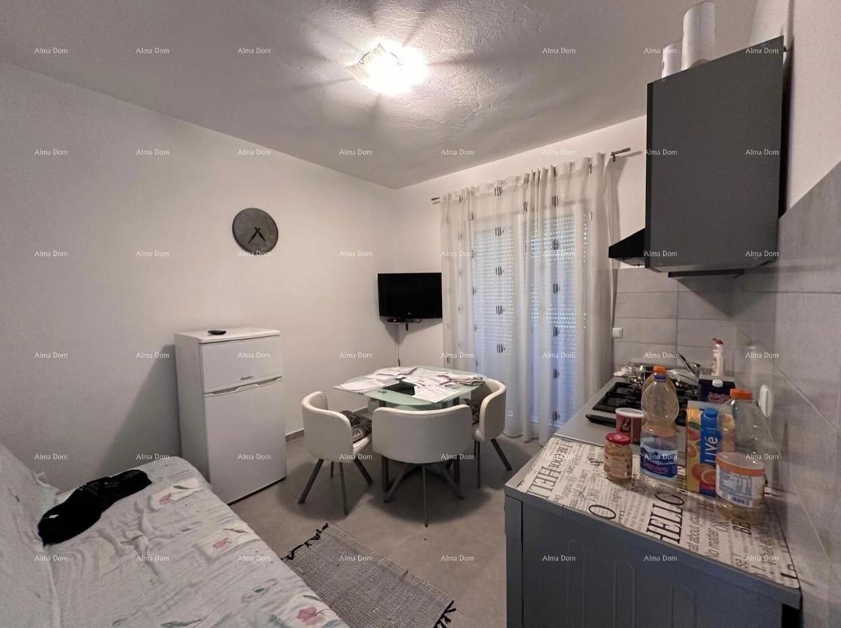 Hiša z dovoljenjem za gradnjo 4 stanovanj!