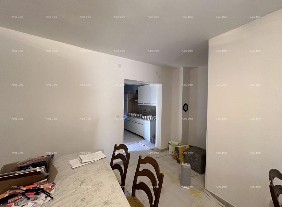 Hiša z dovoljenjem za gradnjo 4 stanovanj!