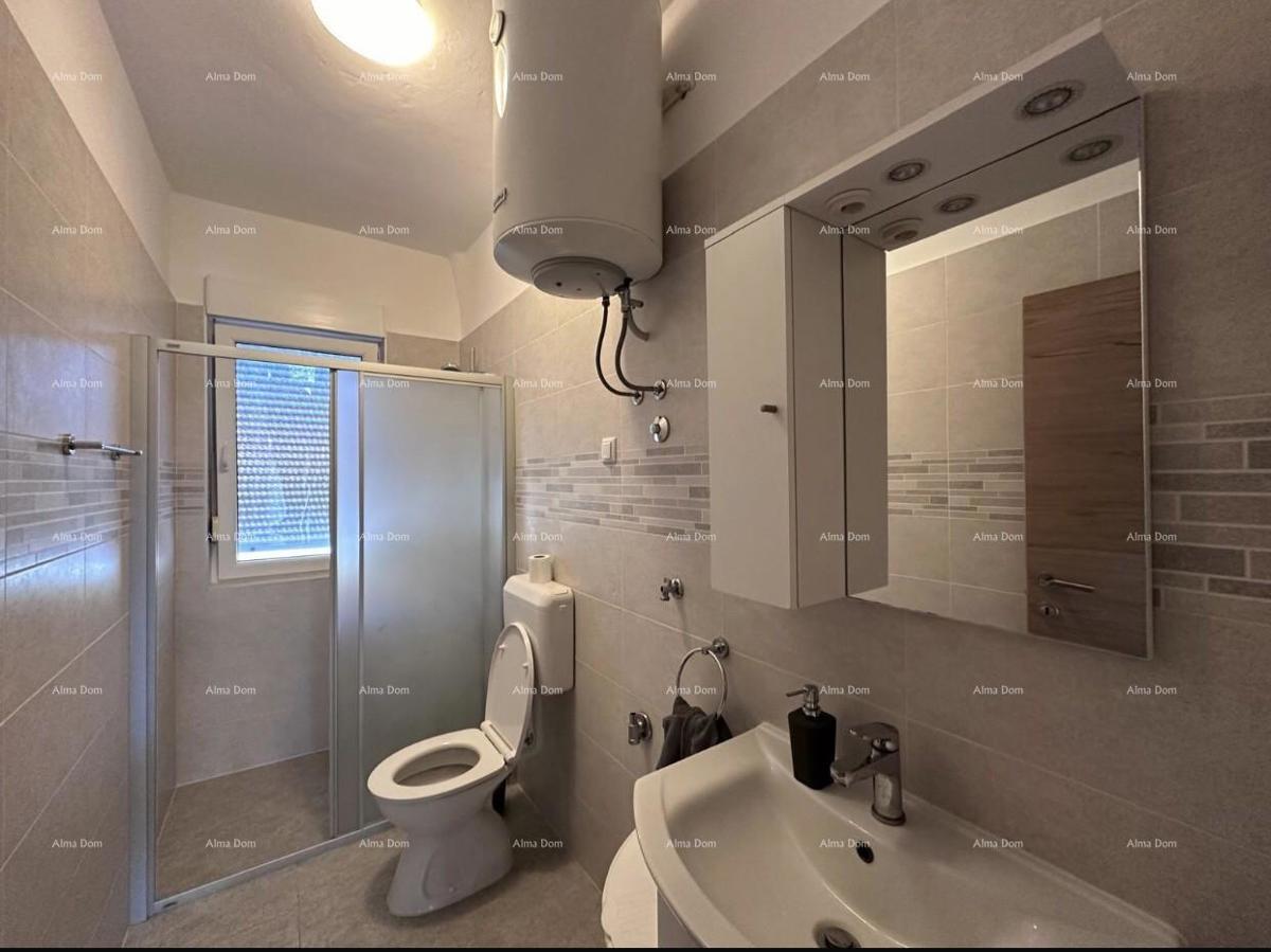 Hiša z dovoljenjem za gradnjo 4 stanovanj!