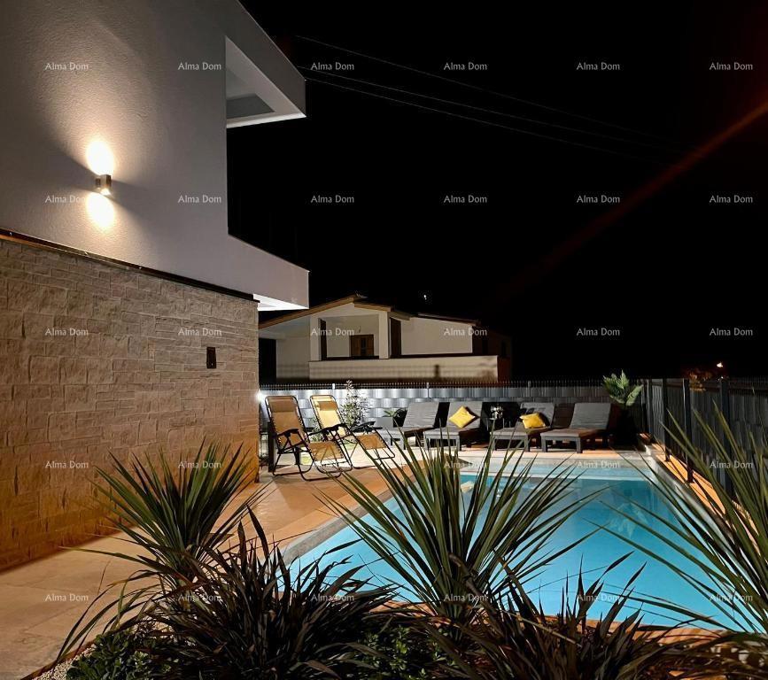 Moderna hiša s bazenom v Medulinu, idealna za družino ali naložbo!