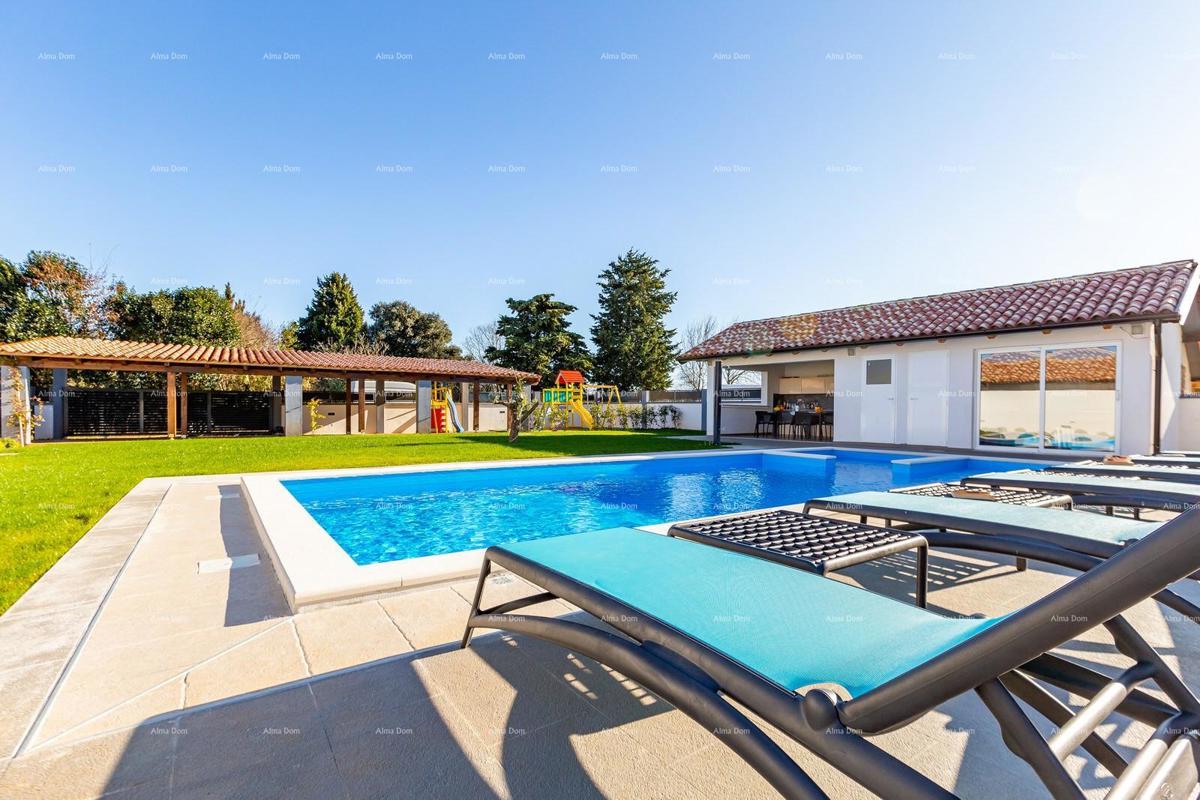 Samostojna hiša v bližini Pule.  8 km.  Šikići.