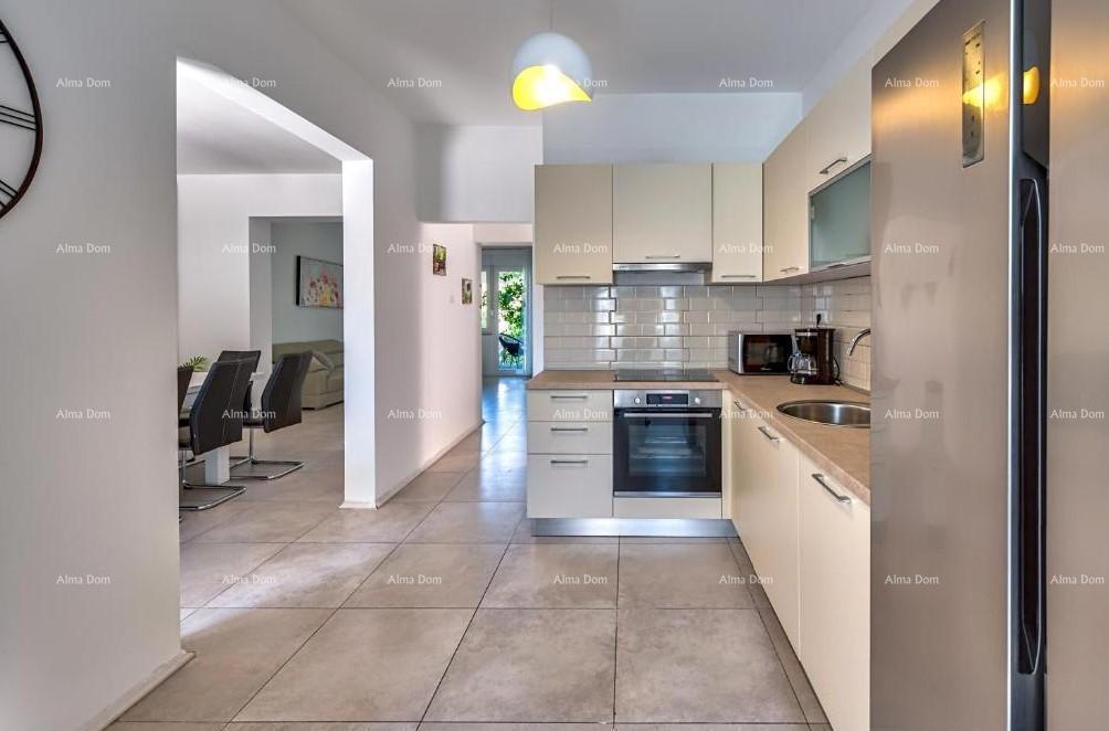 Prodaja kuće s bazenom i pogledom na more – Ližnjan