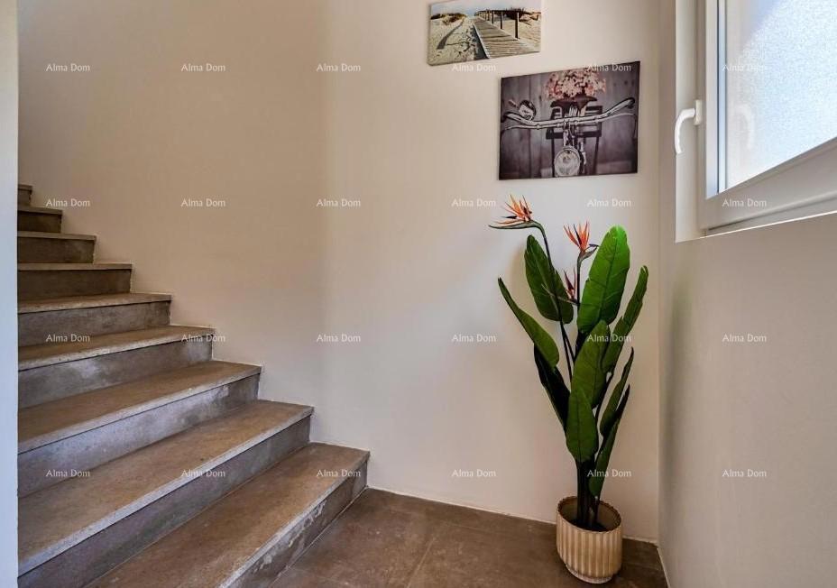 Prodaja kuće s bazenom i pogledom na more – Ližnjan