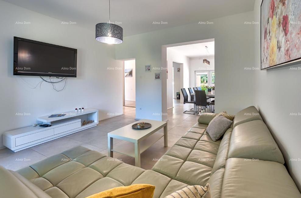 Prodaja kuće s bazenom i pogledom na more – Ližnjan