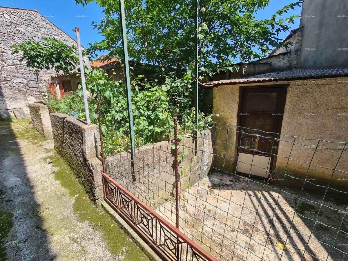 Hiša v središču Marčane z vrtom.