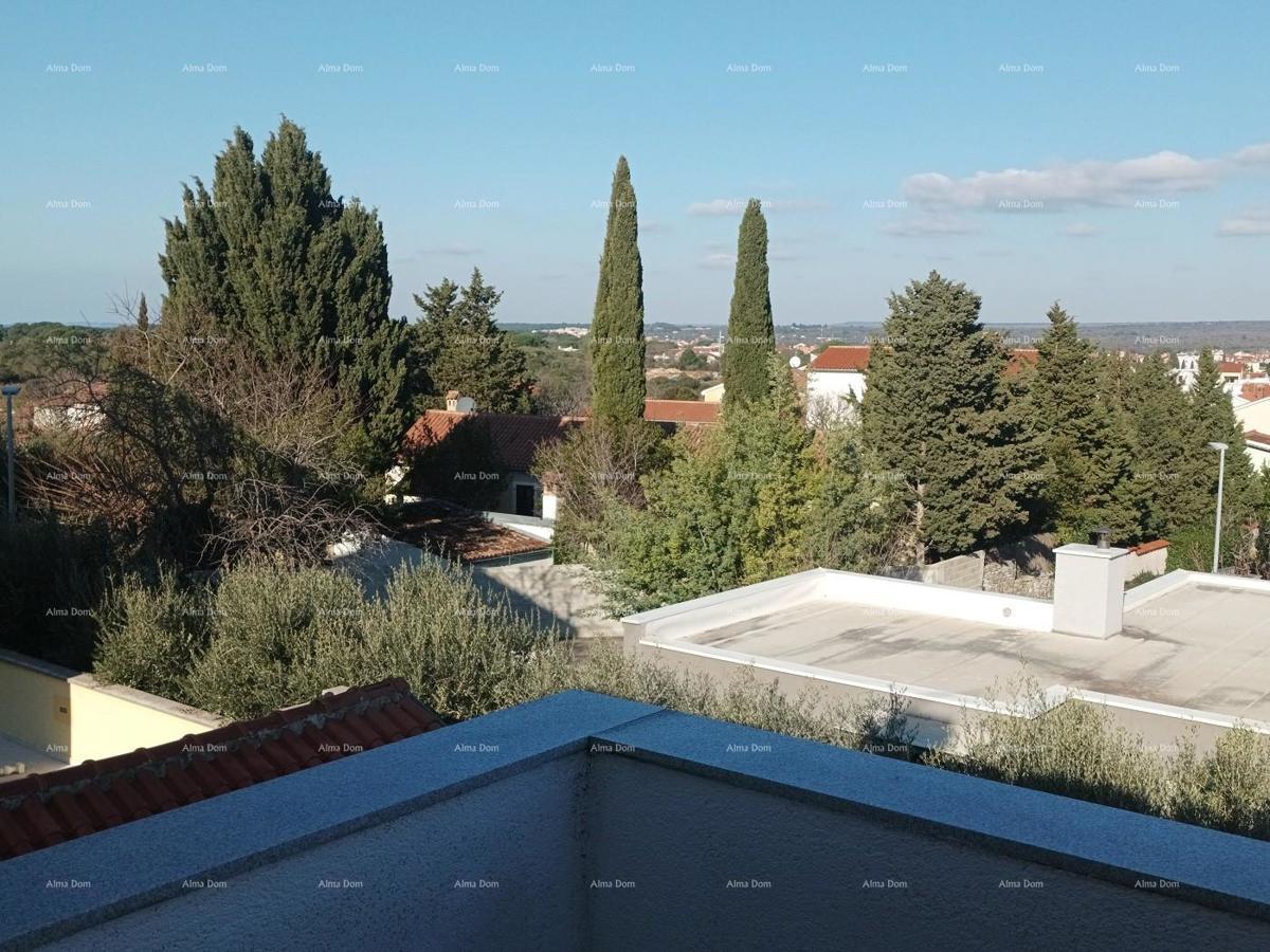 Pula Štinjan. Prodamo 2 stanovanji v 1. nadstropju s pripadajočim vrtom.