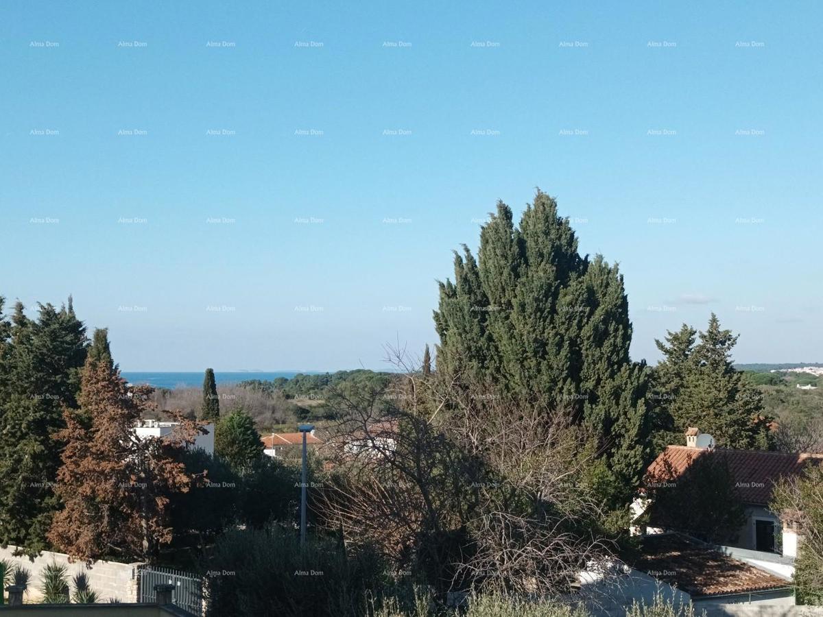 Pula Štinjan. Prodamo 2 stanovanji v 1. nadstropju s pripadajočim vrtom.