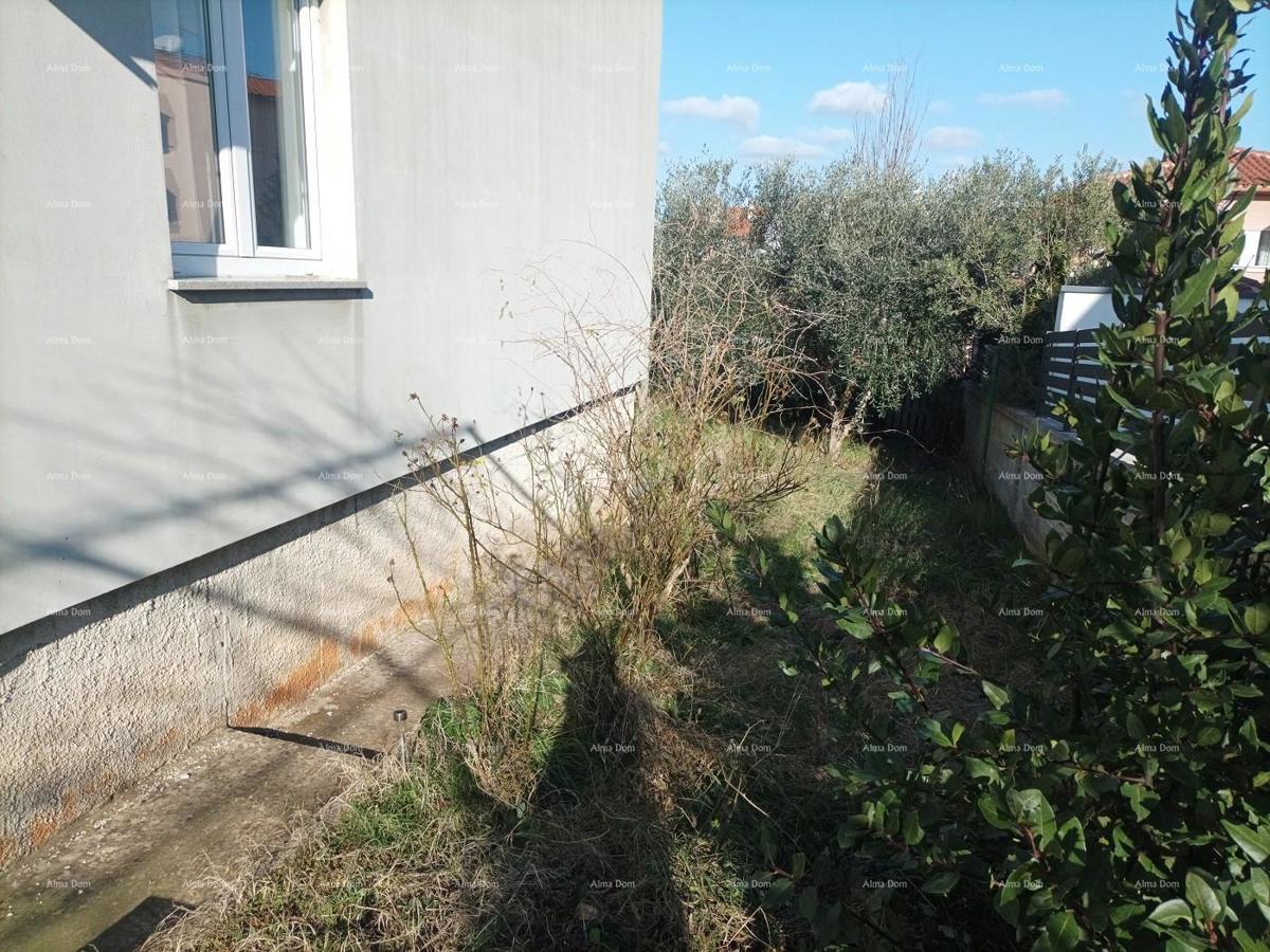 Pula Štinjan. Prodamo 2 stanovanji v 1. nadstropju s pripadajočim vrtom.