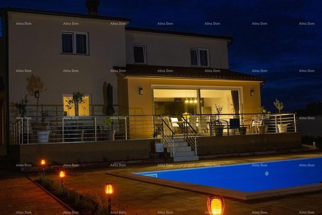 Luksuzna vila s bazenom na prodajo – Istra, okolica Barbana