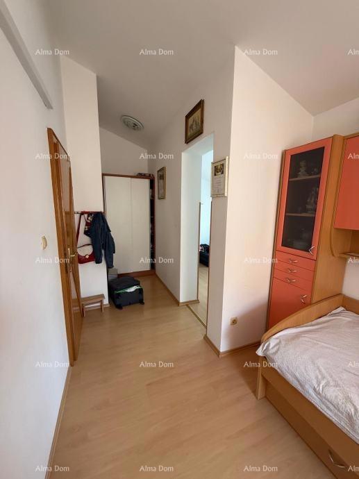 Na prodajo dvojna hiša v Poreču, 2 km od morja