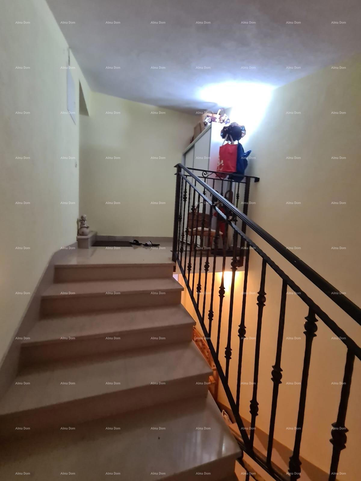 Ližnjan – Hiša z apartmaji in bazenom, 460 m².