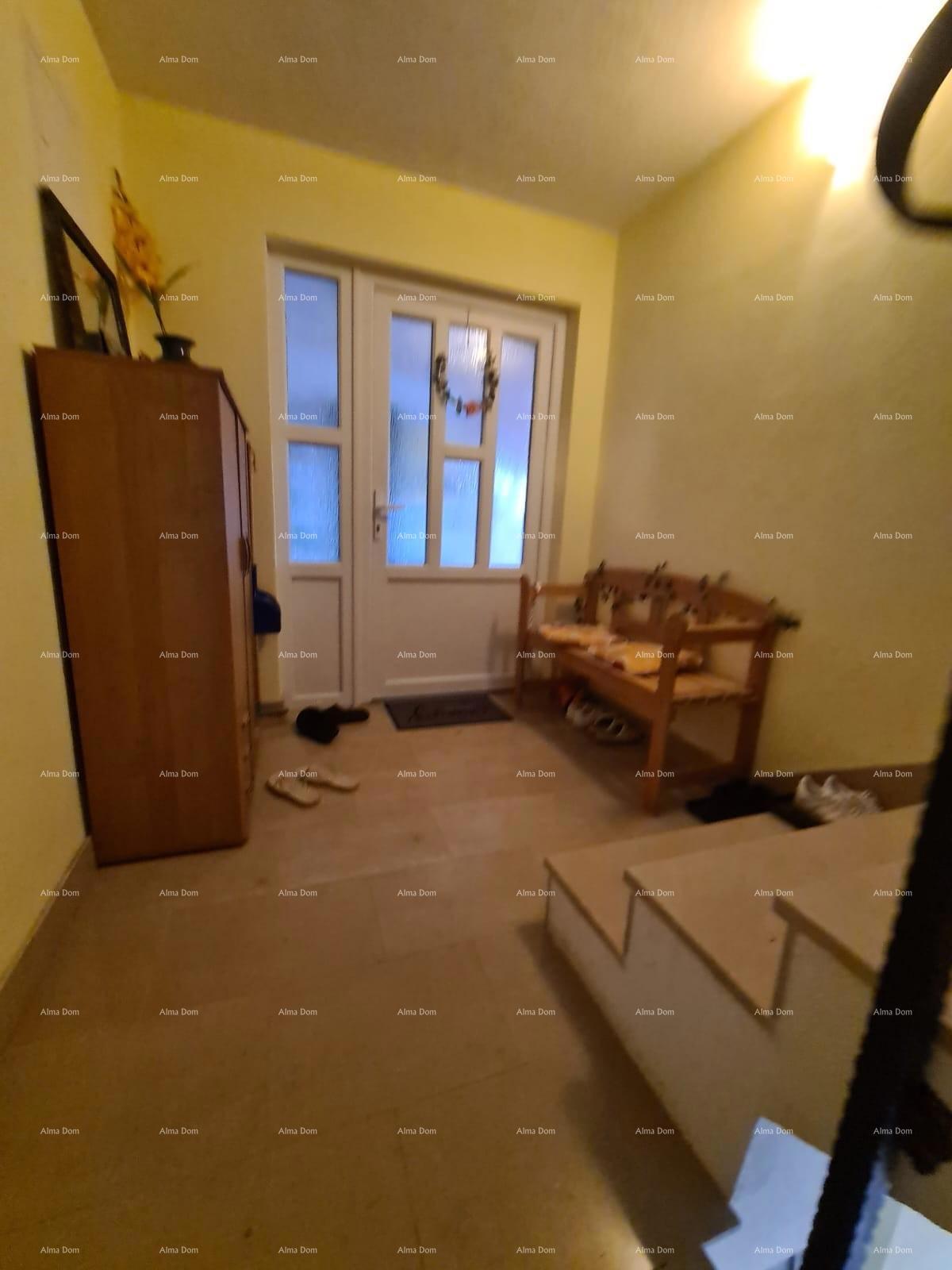 Ližnjan – Hiša z apartmaji in bazenom, 460 m².