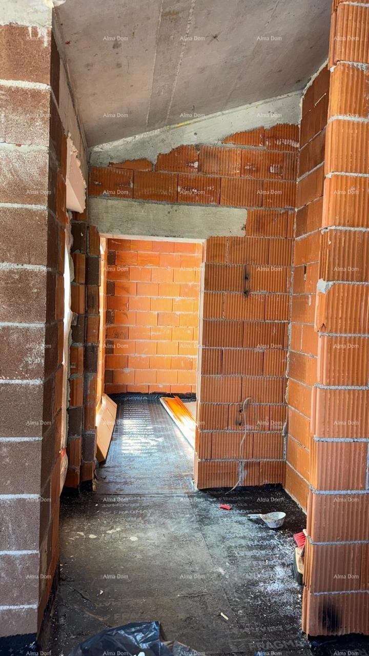 BARBAN, Kožljani - Duplex hiša (desni del). Ekološko urejen kraj, 15 minut od morja. Vseljivo takoj - poletje 2025.