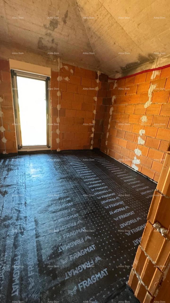 BARBAN, Kožljani - Duplex hiša (desni del). Ekološko urejen kraj, 15 minut od morja. Vseljivo takoj - poletje 2025.