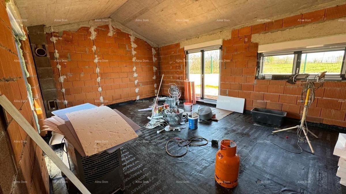 BARBAN, Kožljani - Duplex hiša (desni del). Ekološko urejen kraj, 15 minut od morja. Vseljivo takoj - poletje 2025.