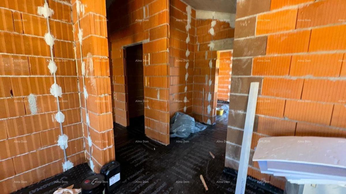 BARBAN, Kožljani - Duplex hiša (desni del). Ekološko urejen kraj, 15 minut od morja. Vseljivo takoj - poletje 2025.