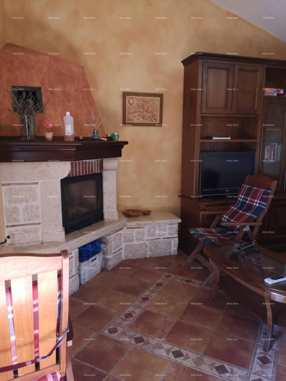 Lepa hiša z velikim bazenom