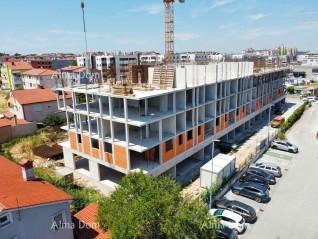 Prodaja - Višestambena, moderna zgrada z dvigalom, blizu centra. S17