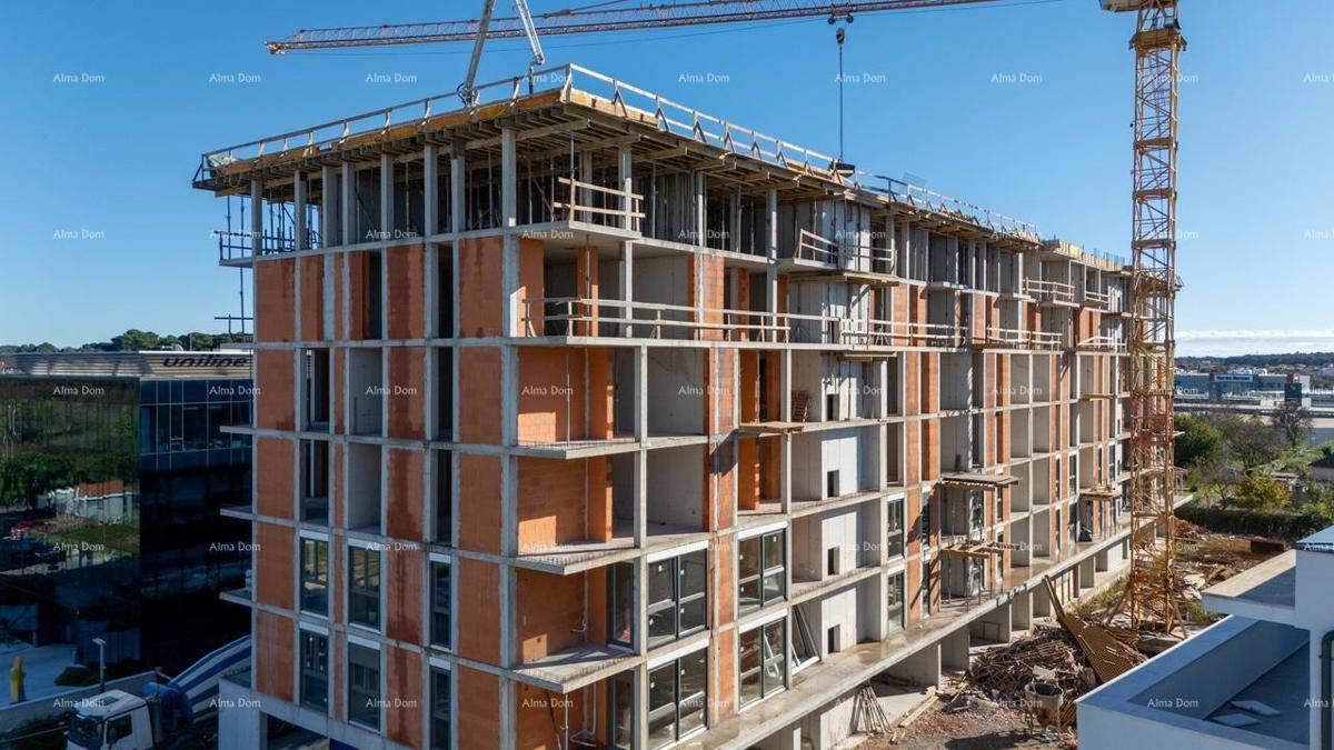 Prodaja - Višestambena, moderna zgrada z dvigalom, blizu centra. S17