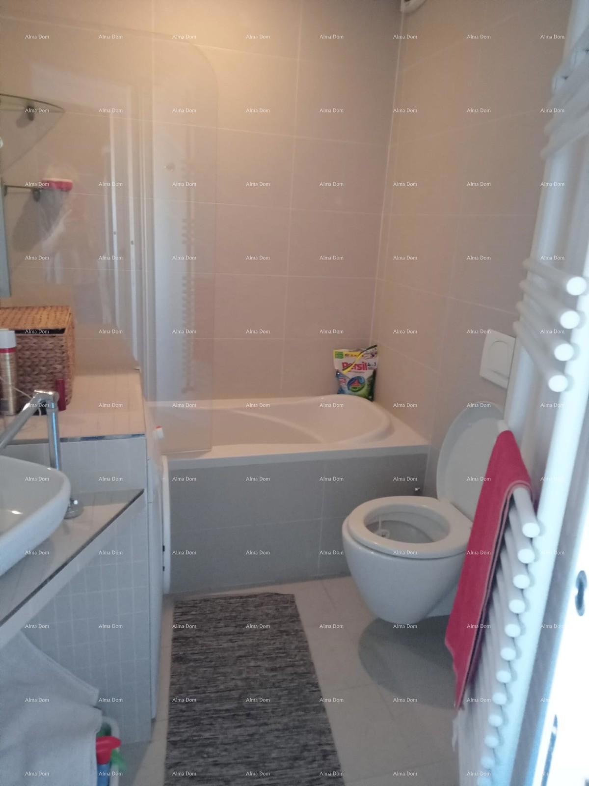 Prodaja - stan s pogledom na more - dve minute do sprehajalne poti Lungomare, Pula!