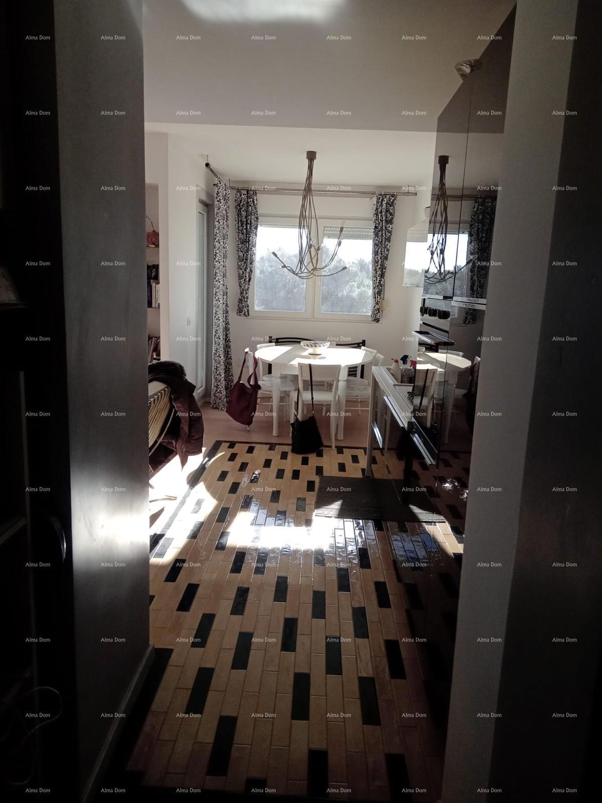 Prodaja - stan s pogledom na more - dve minute do sprehajalne poti Lungomare, Pula!