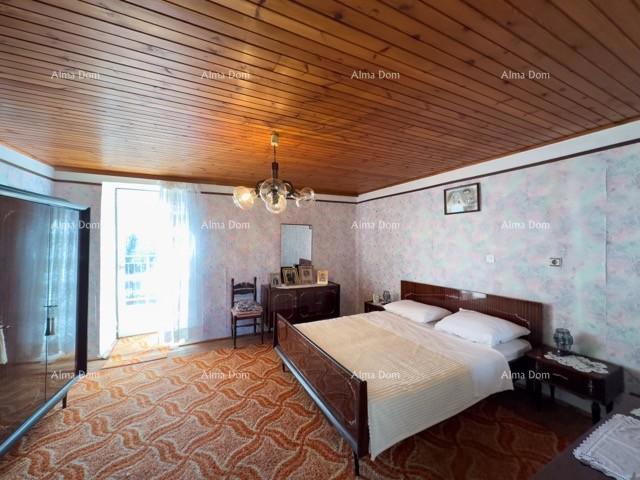 Prodajamo veliko samostojno hišo z velikim dvoriščem!