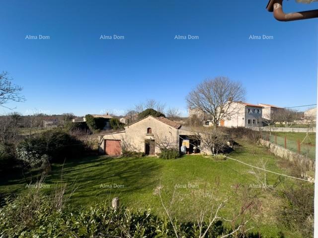 Prodajamo veliko samostojno hišo z velikim dvoriščem!