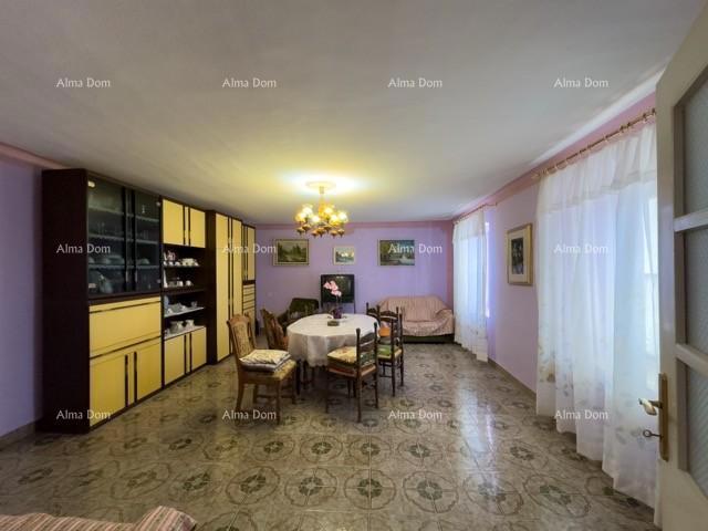 Prodajamo veliko samostojno hišo z velikim dvoriščem!