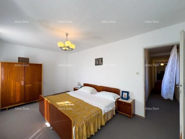 Prodajamo veliko samostojno hišo z velikim dvoriščem!