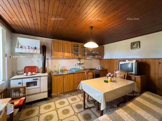 Prodajamo veliko samostojno hišo z velikim dvoriščem!