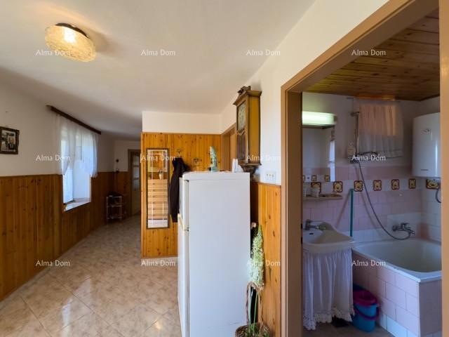 Prodajamo veliko samostojno hišo z velikim dvoriščem!