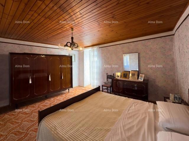 Prodajamo veliko samostojno hišo z velikim dvoriščem!