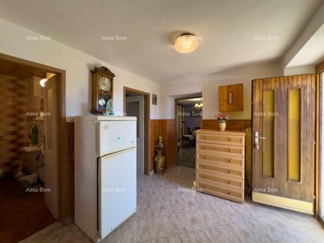 Prodajamo veliko samostojno hišo z velikim dvoriščem!