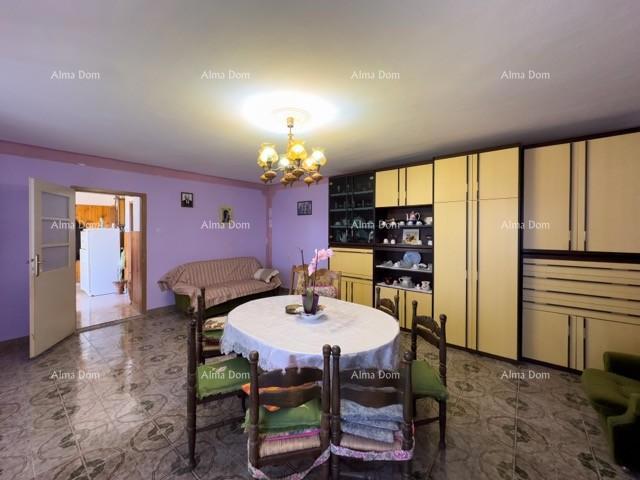 Prodajamo veliko samostojno hišo z velikim dvoriščem!