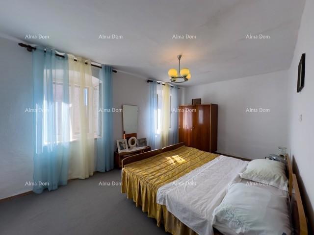 Prodajamo veliko samostojno hišo z velikim dvoriščem!