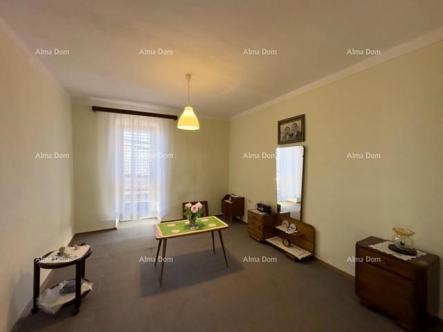 Prodajamo veliko samostojno hišo z velikim dvoriščem!