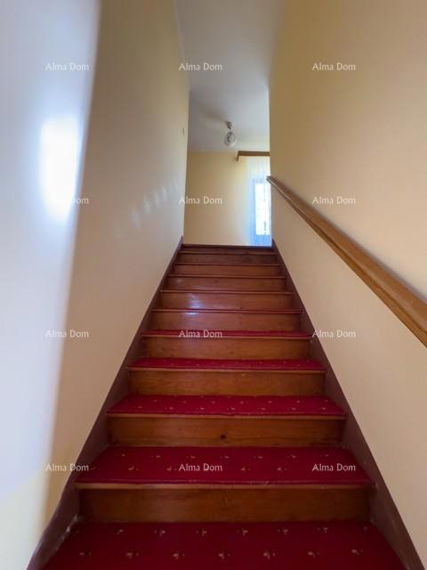 Prodajamo veliko samostojno hišo z velikim dvoriščem!