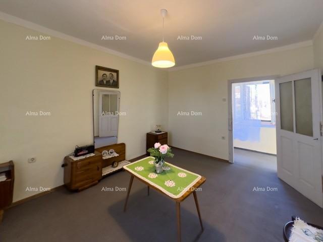 Prodajamo veliko samostojno hišo z velikim dvoriščem!