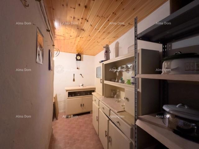 Prodajamo veliko samostojno hišo z velikim dvoriščem!