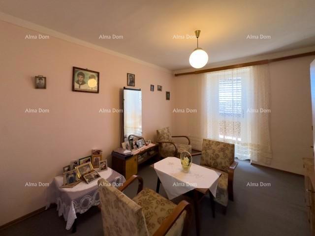 Prodajamo veliko samostojno hišo z velikim dvoriščem!