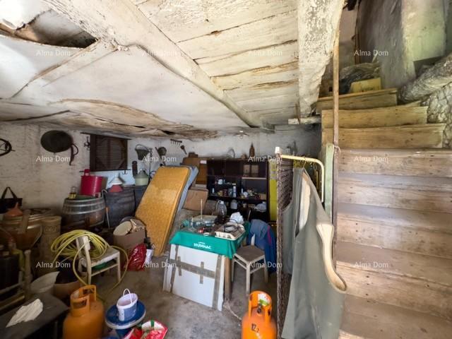 Prodajamo veliko samostojno hišo z velikim dvoriščem!