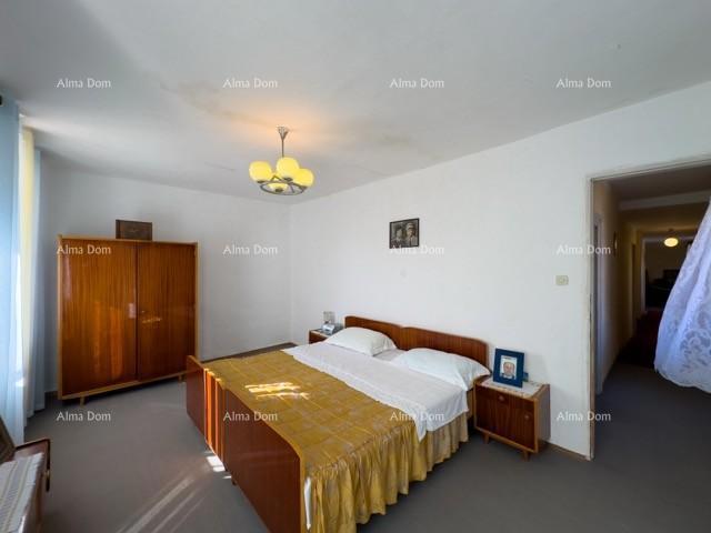 Prodajamo veliko samostojno hišo z velikim dvoriščem!